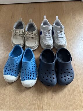 Nike White & Blue Kids Sneakers with Hook-and-Loop Strap